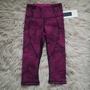 Lululemon Outrun 17" crop pant - Size 2